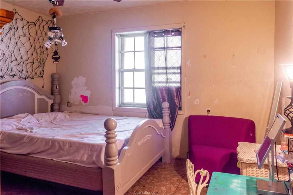 1009 W 18th St, Bryan, TX 77803